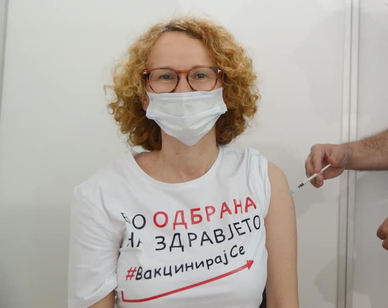 И Шекеринска се вакцинираше (ФОТО)