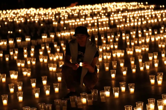 Прага: Запалени свеќи за жртвите на Ковид-19