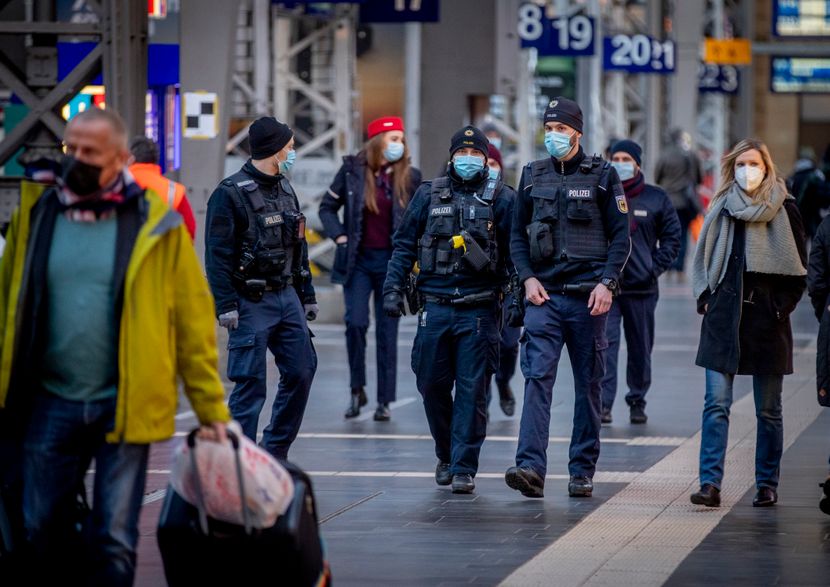 Од вечерва ќе престанат мерките за Германците со имунитет: Полицискиот час и забраната за собирање не важат за нив