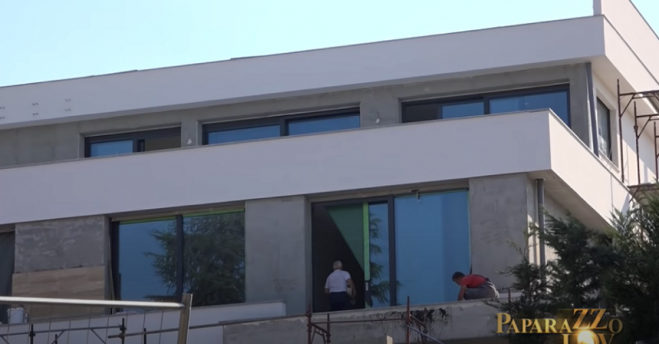 Овој детаљ во домот го немаат ниту Цеца ниту Брена: Харис Џиновиќ на терасата од вилата која чини 2 милиони евра го има ова! (ФОТО)
