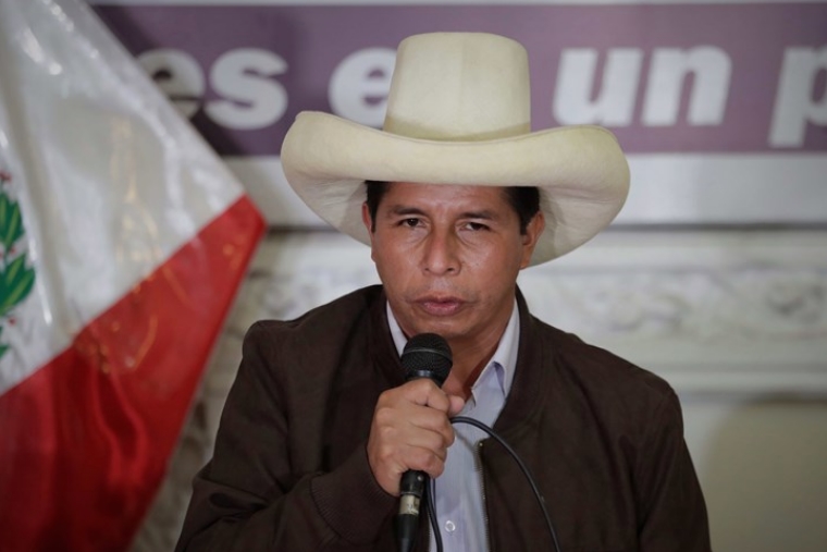 Левичарот Педро Кастиљо прогласи победа на претседателските избори во Перу