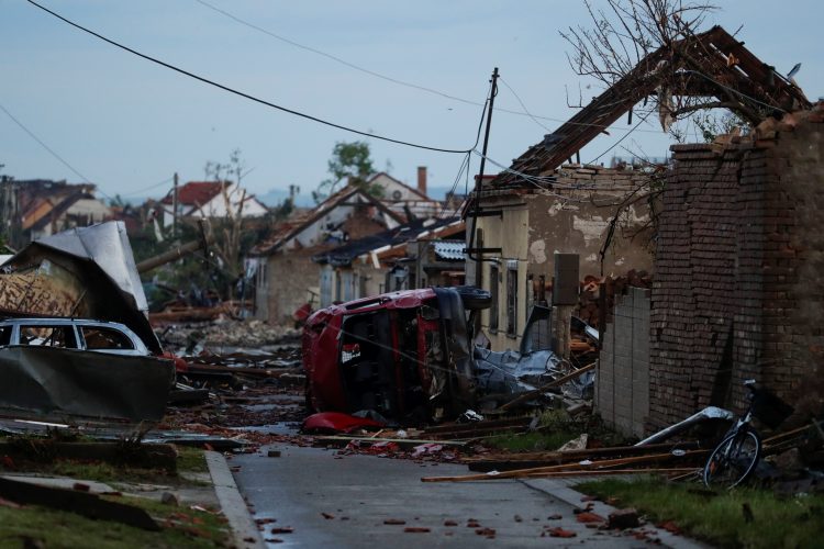 ВИДЕО: Апокалиптични сцени од Чешка, торнадо и ветер со брзина од 322 км/ч