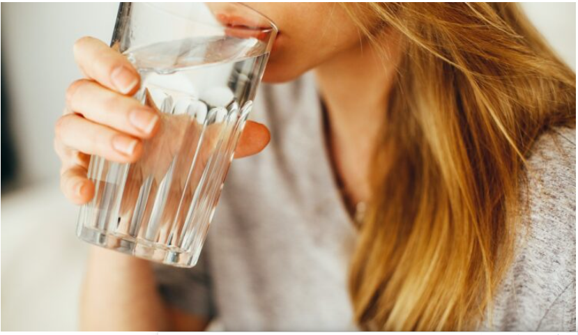 Експертите тврдат: Еден напиток е покорисен од водата, ги зачувува коските и мускулите