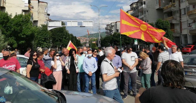 Граѓаните од Кавадарци излегоа на барикадите: Стоп за предавствата!