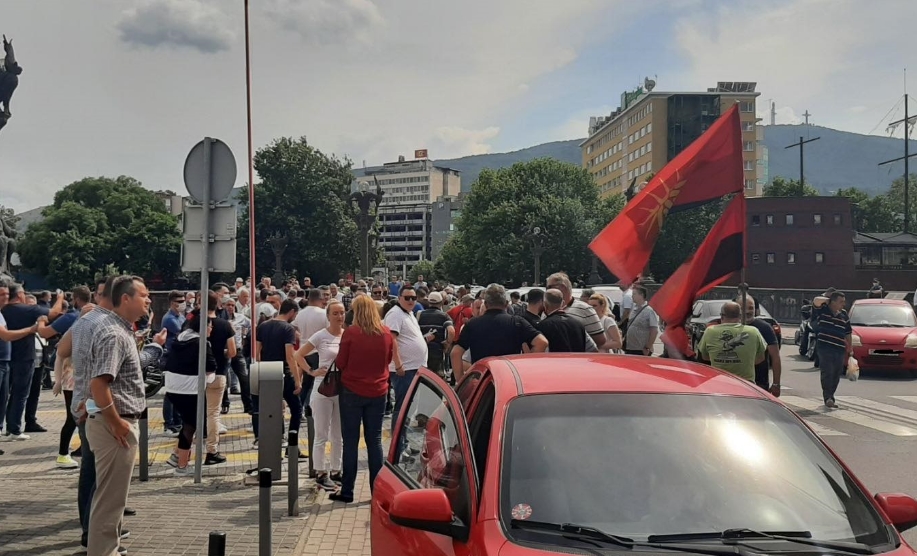 ВМРО-ДПМНЕ продолжува со протестите од утре пред МНР во 17 часот: „Излези за спречување на националниот срам кој и се подготвува на Македонија од страна на Заев“