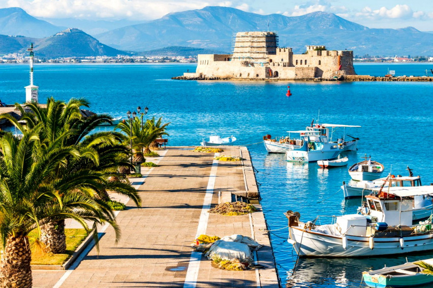 Сте го посетиле ли ова гратче во Грција: Убави плажи, стар дел на градот од бајките и истористи локалитети – сè на едно место