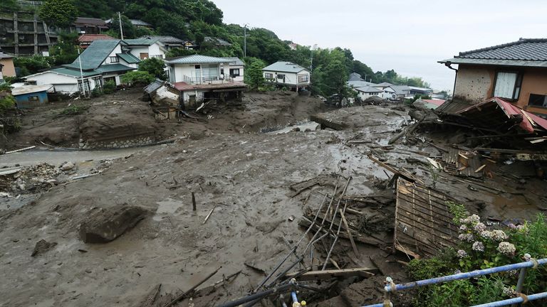 24 лица се уште се водат како исчезнати при свлечиште во Јапонија