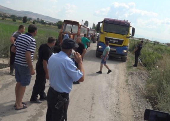 Земјоделци ја блокираа изградбата на експресниот пат Штип-Кочани