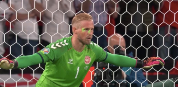 УЕФА одлучи: Англија казнета за однесувањето на навивачите на мечот со Данска