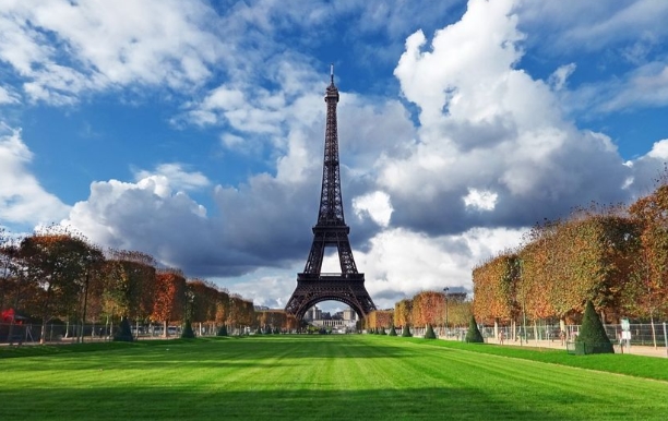 Франција ги заострува мерките за жителите и туристите, нови правила за посета на знаменитости