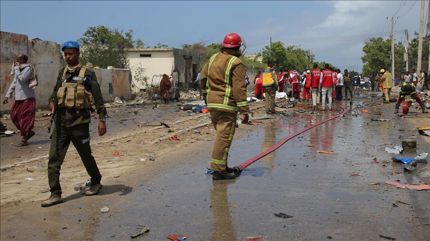 ВИДЕО: Ужас во Африка- комбе во кое се превезувале фудбалери експлодира- најмалку четворица загинати