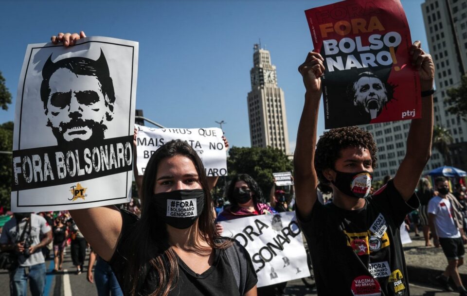 Истрага за корупција со вакцини: Илjадници Бразилци протестираа против претседателот Болсонаро