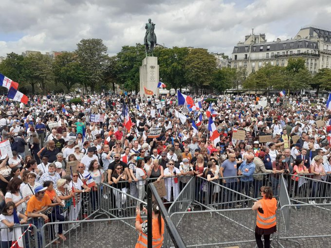 Демонстрации во Франција против здравствениот пасош и вакцинацијата