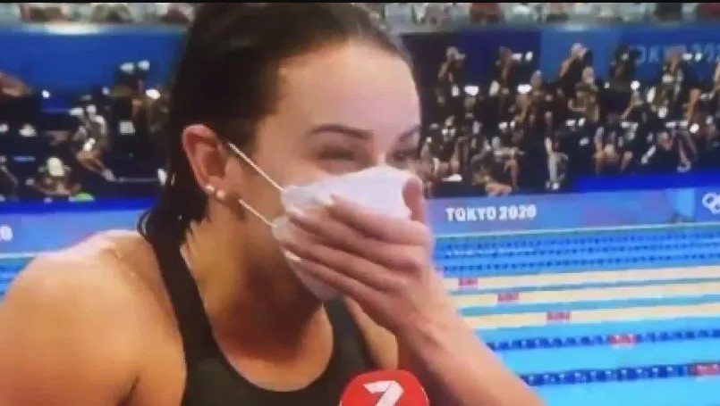 ВИДЕО: 20-годишна пливачка освои злато, па опцу пред камера