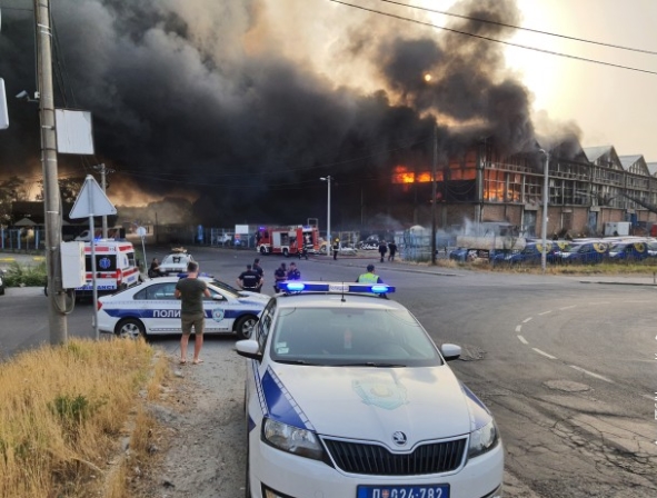 ВИДЕО: Голем пожар во магацин во Белград