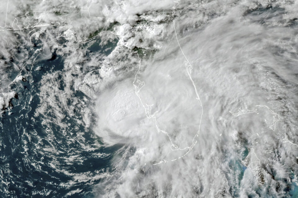 Ураганот Елза пристигнува кон Флорида