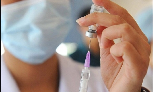 Постои мал процент можност и човек вакциниран со три дози да заврши лошо, вели Д-р Петличковски