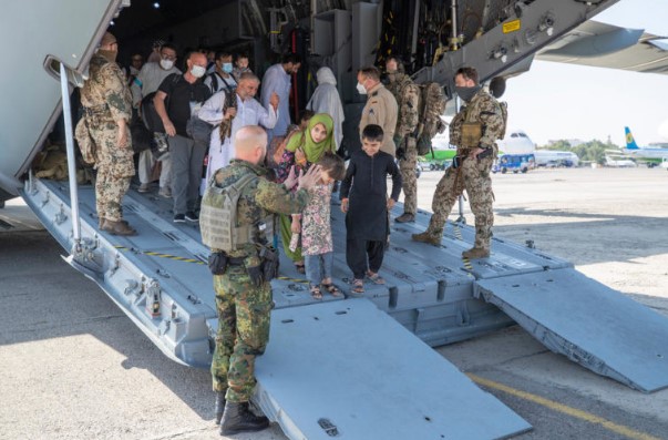 Кирби: Американски авиони-ловци прелетаа над Кабул за безбедна евакуација