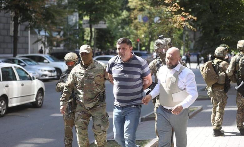 Уапсен мажот кој се закануваше со бомба во зградата на украинската Влада
