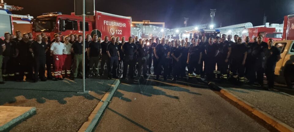 ПРВАТА ГРУПА ОД КОНВОЈОТ ПРИСТИГНА: Австрија испрати 136 лица и 40 возила да и помогнат на Македонија во борбата со пожарите