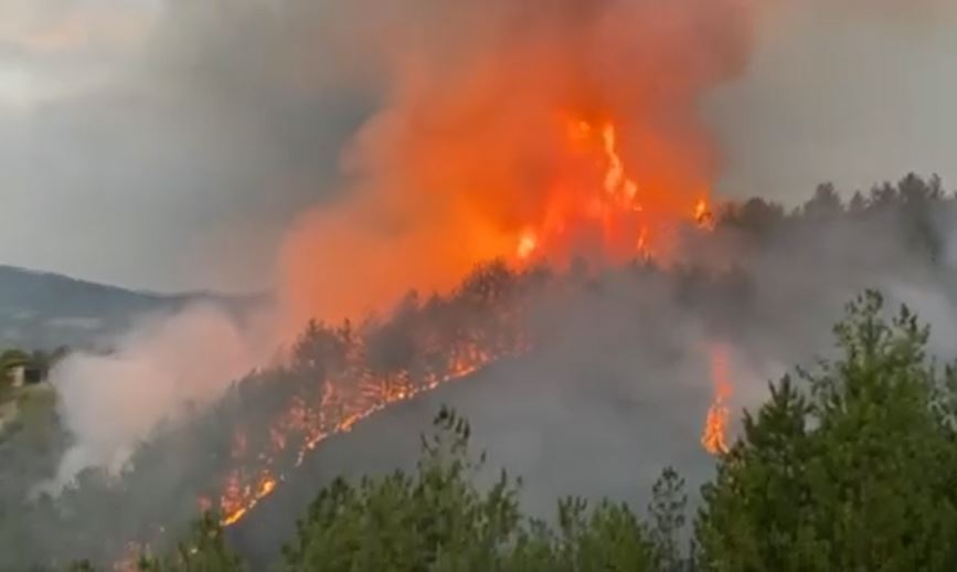 ДРАМАТИЧНО: Евакуација на жителите од Балабанско и Курјачко маало, изгорени дел од куќите (ВИДЕО)