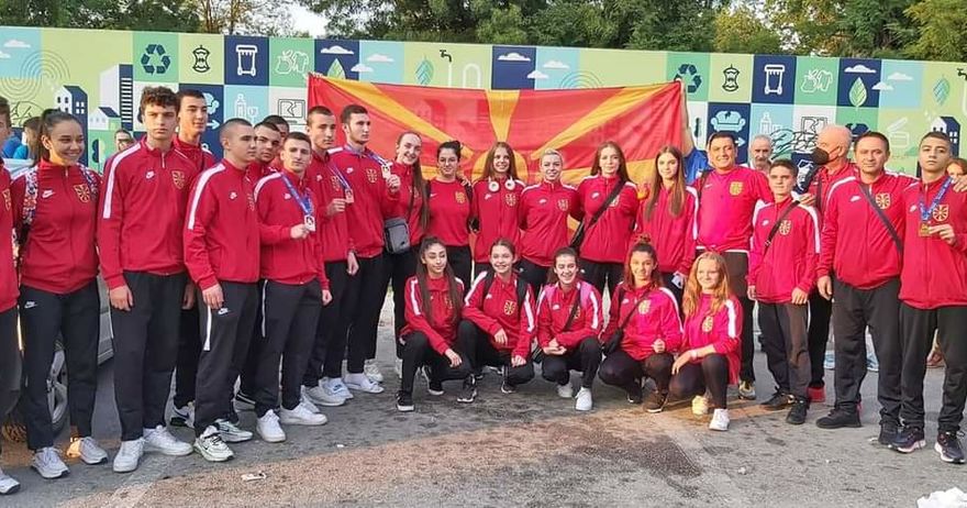 Медалистите од ЕП во карате дочекани како херои во Скопје