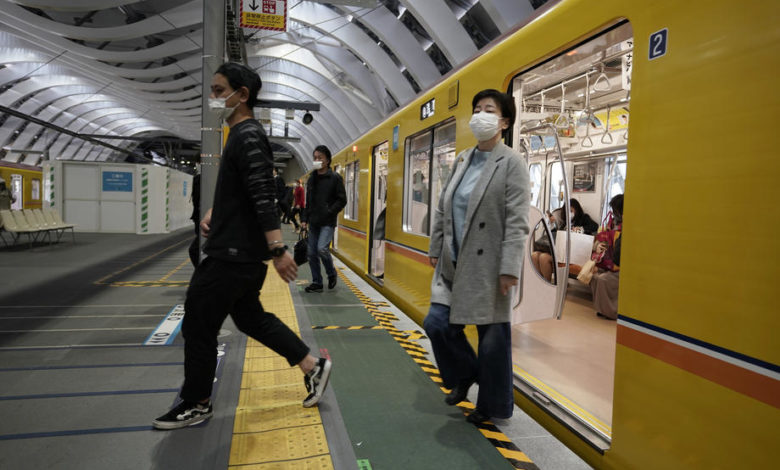 ВИДЕО: Напад во метро во Токио, десетмина повредени