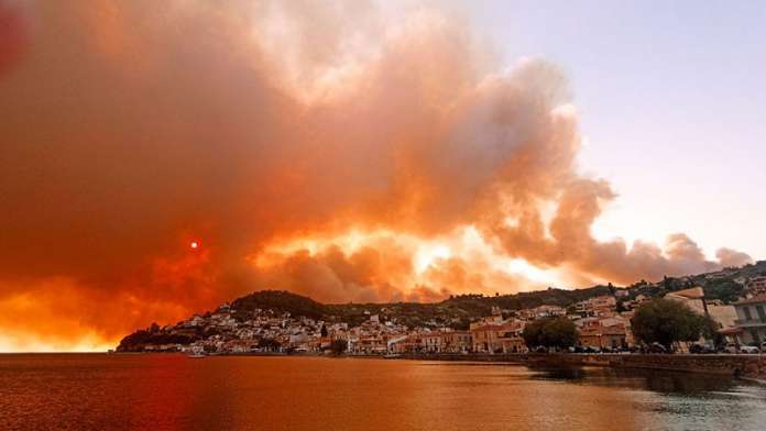 Грција во пламен, пожарот на грчкиот остров Евија стигна до градот Лимни