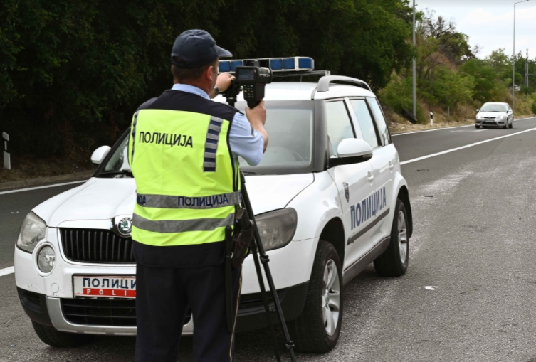 Во Скопје казнети 198 возачи, 61 за брзо возење