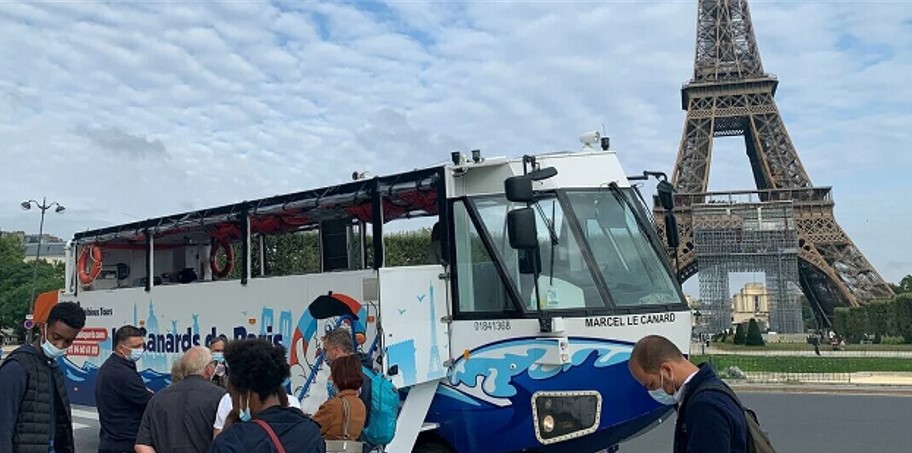 Автобус што се претвора во брод – нова атракција на Париз