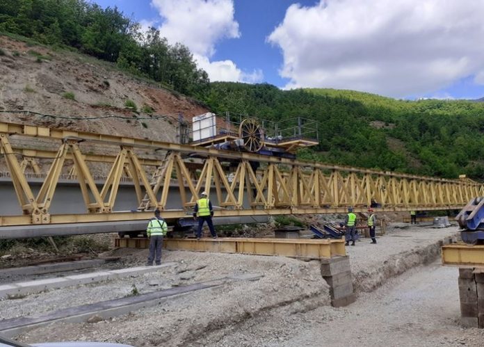 Кинез тешко повреден на автопатот во изградба Охрид-Кичево