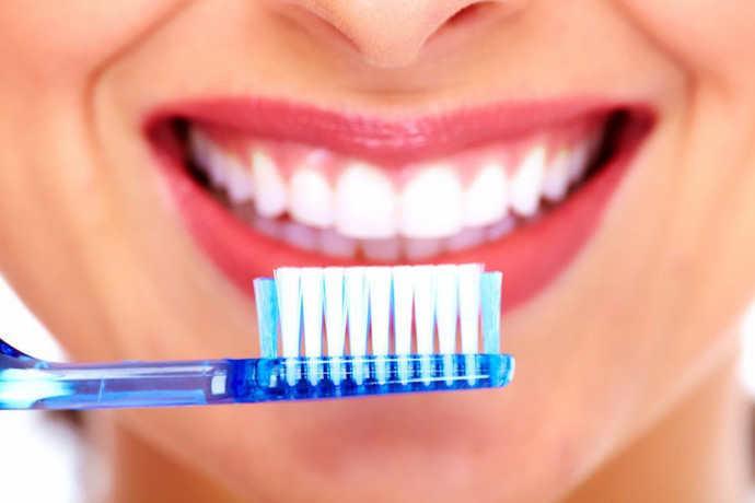 Совети од стоматолози за како да ја изберете ВИСТИНСКАТА ЧЕТКА ЗА ЗАБИ: На неколку работи треба да обрнете внимание