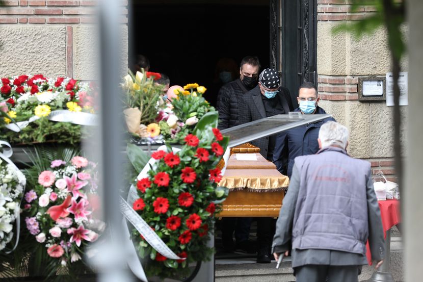 Туцаковиќ е погребана до нејзиниот син – тоа што го има на неговиот гроб има силна симболика поврзана за неа и прерано починатиот Милош