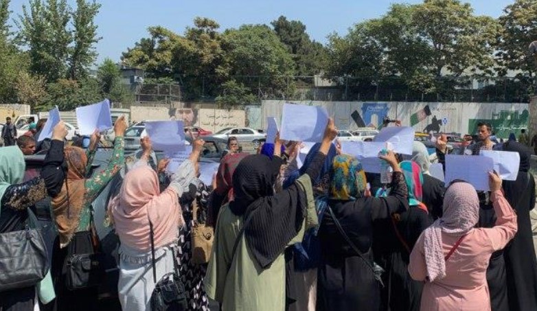 Талибанците со солзавец го растурија протестот на жените во Кабул