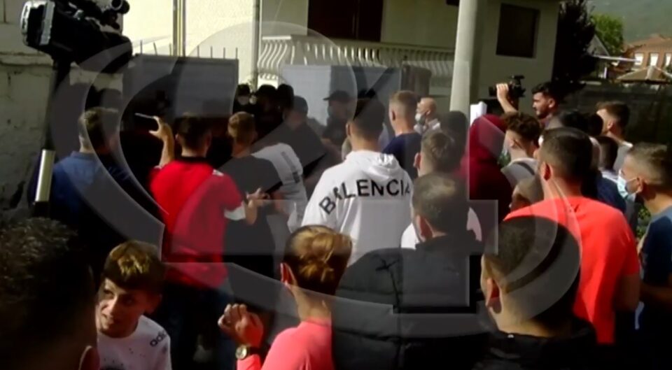 Уапсени уште две лица од вчерашниот протест во Мала Речица