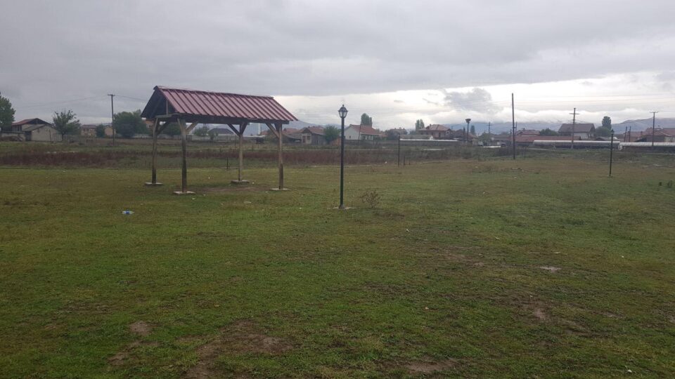 Каде завршија 40 илјади евра од паркот во село Будаково: На граѓаните им останаа само празни ветувања од градоначалничката Гулевска (ФОТО)