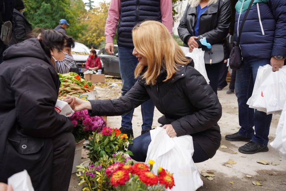 Арсовска ги слушна аеродромци и порача: Ќе бидам градоначалник кој во договор со сите граѓани ќе работи на проекти кои се од суштинско значење