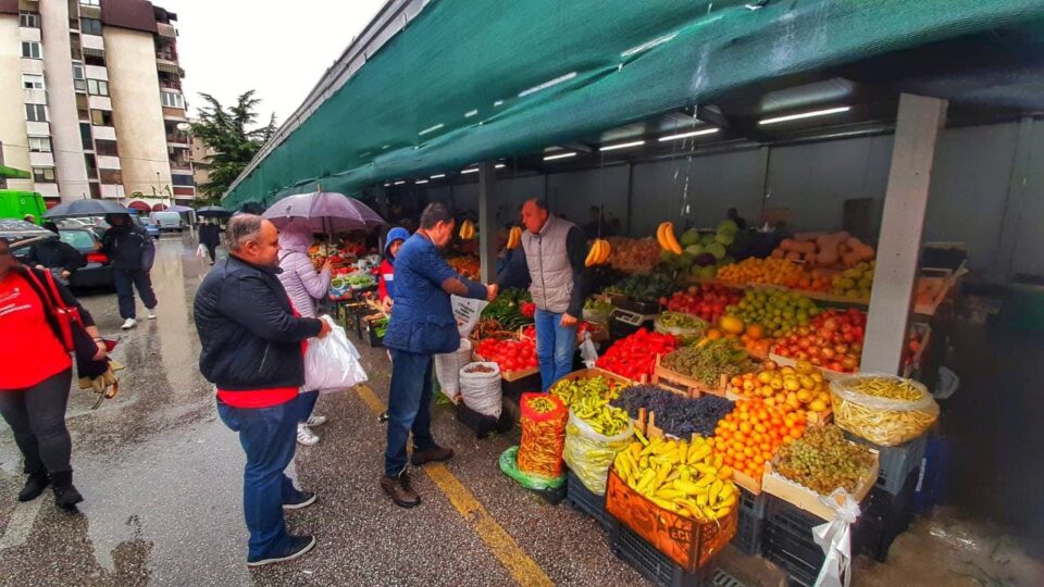 Зафировски во посета на пазарџиите во Тафталиџе: Карпош ќе добие нов современ пазар по европски стандарди! (ФОТО)