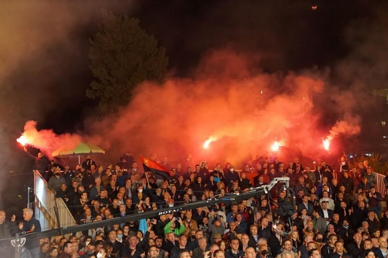 ВО ЖИВО: Мини митинг на ВМРО-ДПМНЕ во Вевчани