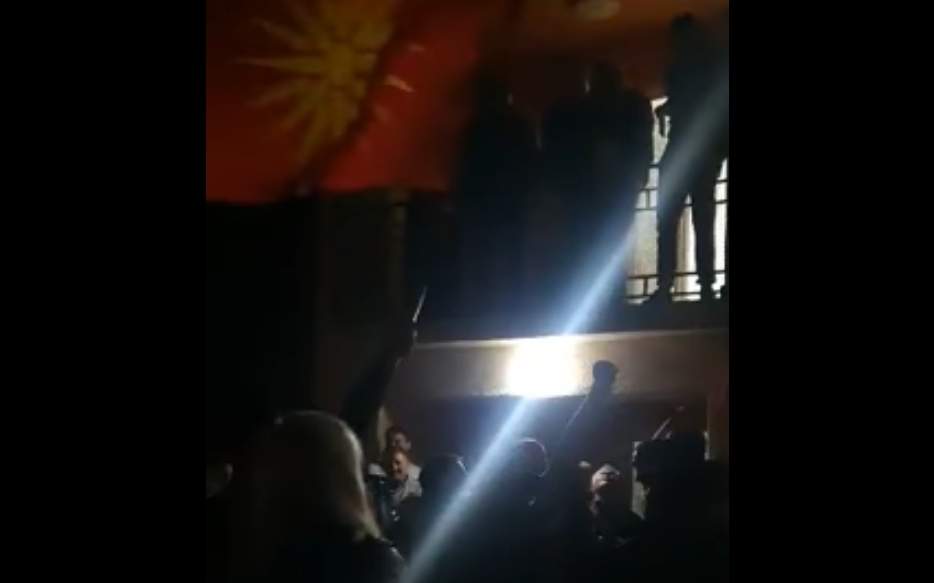 Во Босилово веќе се слави победата на ВМРО-ДПМНЕ во прв круг (ВИДЕО)