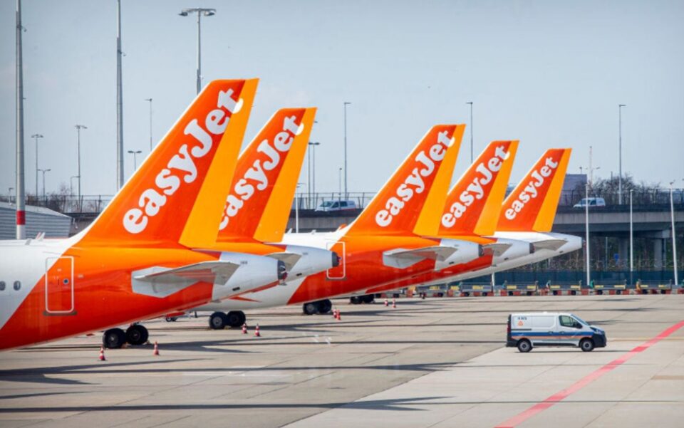 Авиокомпанијата ИзиЏет очекува загуба од над една милијарда фунти