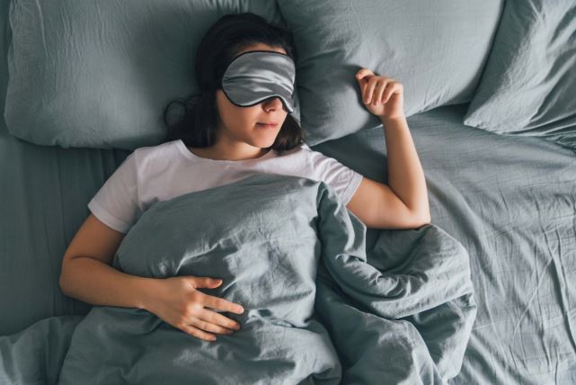 Што се случува со кожата ако не спиеме доволно? Хроничното неспиење може да има долгорочни последици