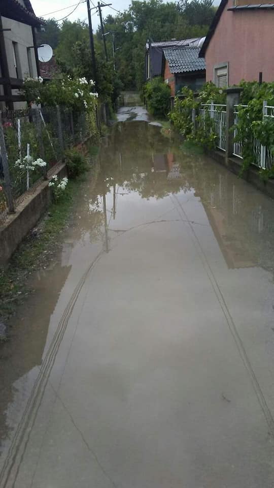 ФОТО: Преплавени улици во Ѓорче Петров по дождот