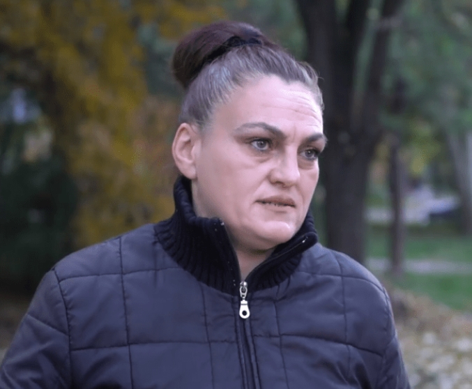 ВИДЕО: Очајот кај СДСМ расте – жена од Влае нападната од хулигани на Весковски бидејќи собирала летоци со црна кампања против Јакимовски