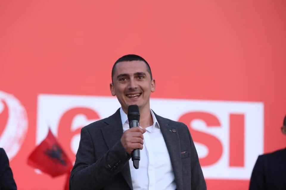 Панди Јани со честитка до Мицкоски за големата победа на ВМРО-ДПМНЕ на локалните избори
