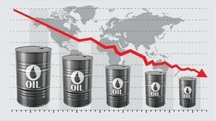 По долг период, падна цената на нафтата