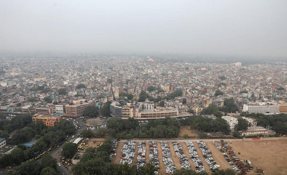 Училиштата и факултетите во Њу Делхи затворени поради аерозагадување