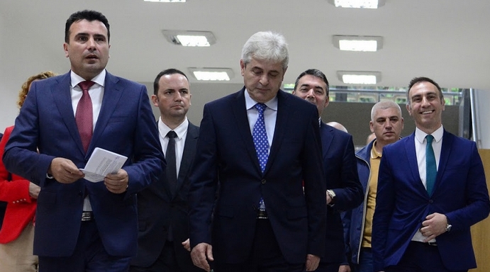 Опозицијата ја чека оставката од Заев, владината коалиција против предвремени избори