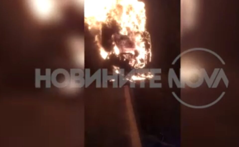 ВИДЕО: Се запали уште еден автобус во Бугарија