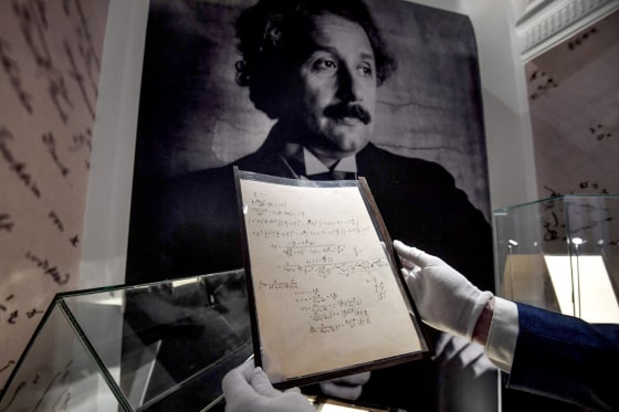 Ракопис на Ајнштајн продаден за рекордни 11,6 милиони евра